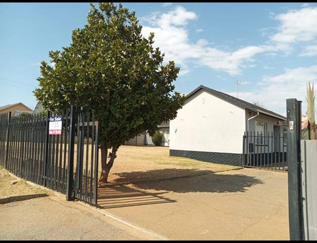 3 BEDROOM HOUSE FOR SALE IN GREENHILLS